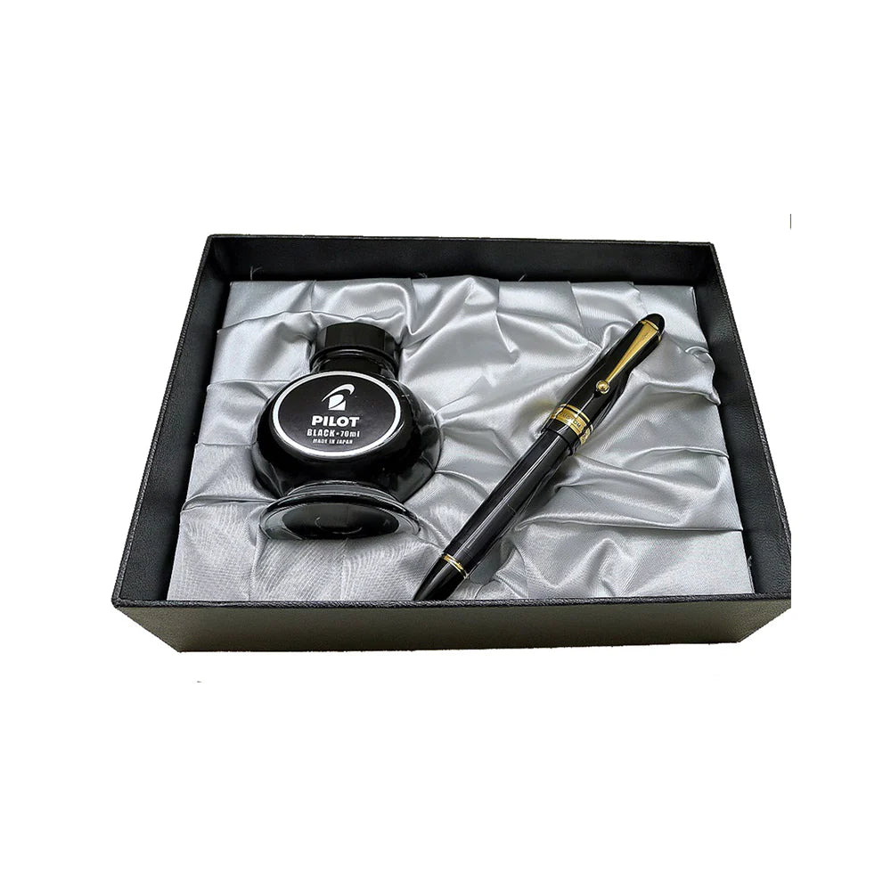 Pilot Custom 823 Black Fountain Pen Fine + Ink Bottle