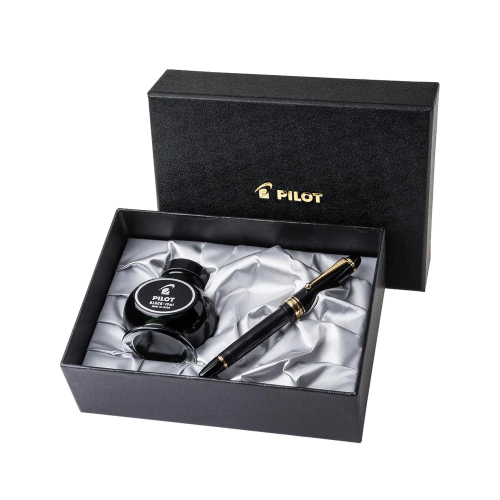 Pilot Custom 823 Black Broad Fountain Pen + Ink Bottle