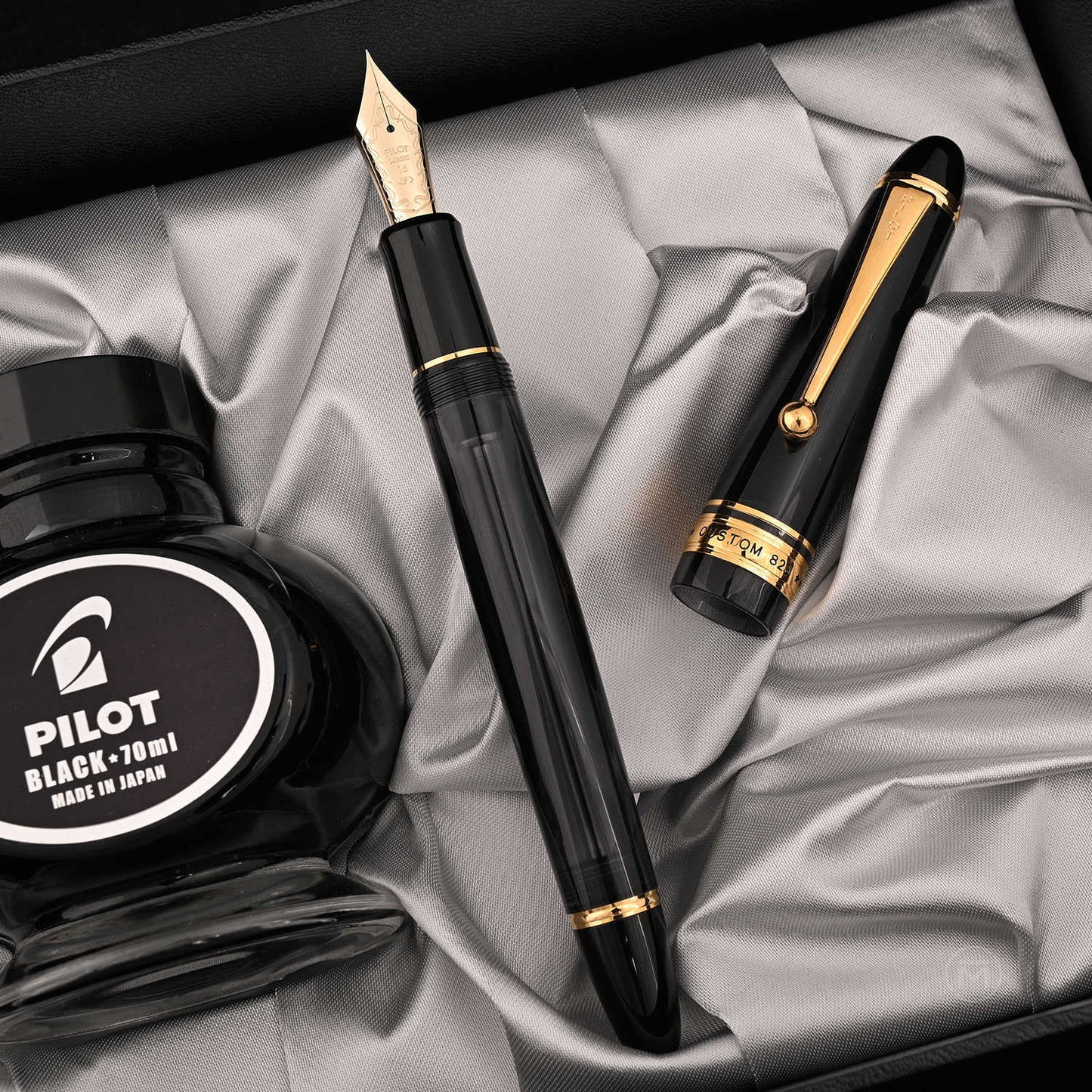 Pilot Custom 823 Black Broad Fountain Pen + Ink Bottle